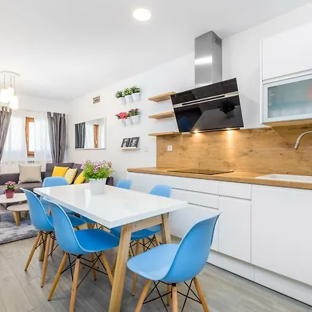 Cozy And Modern 4 *