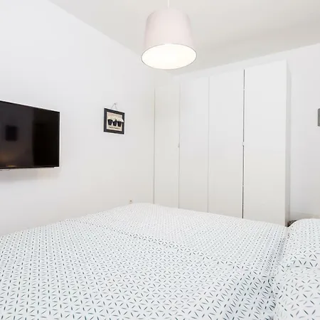 Cozy And Modern 4 شقة كاستاف